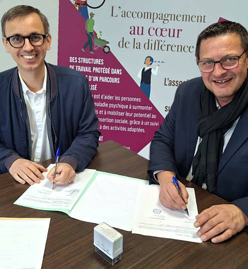 Signature d'une convention entre l’ESAT ELISA Sénart et l’ULIS du collège la Pyramide