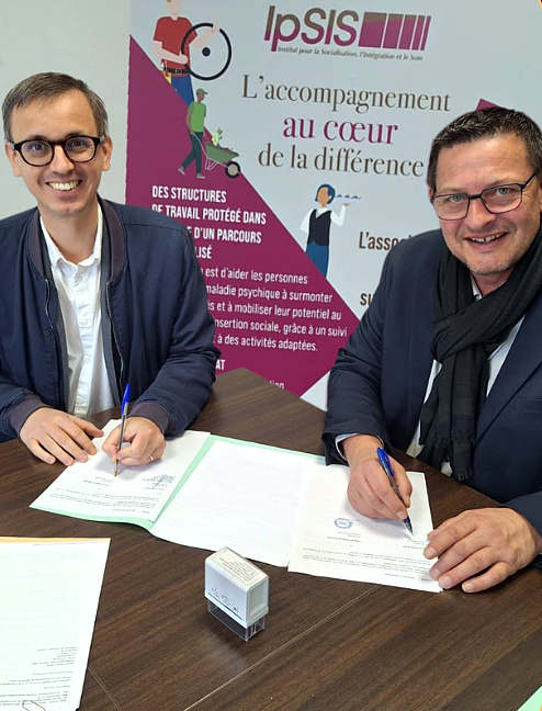 Signature d'une convention entre l’ESAT ELISA Sénart et l’ULIS du collège la Pyramide